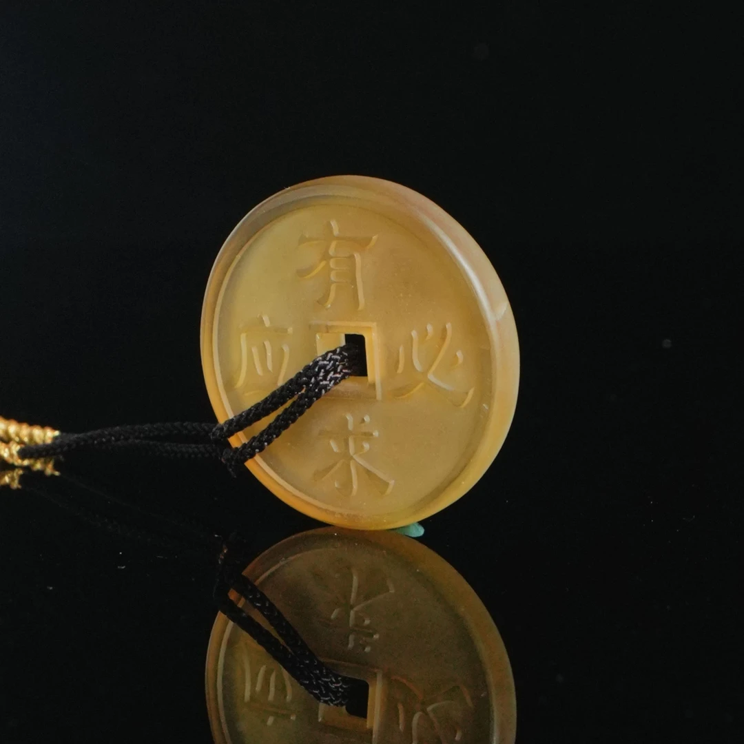 M6565 缅甸琥珀挂件 3.24g