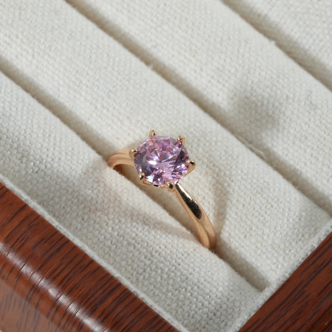 钻石精品六爪粉戒指————————D