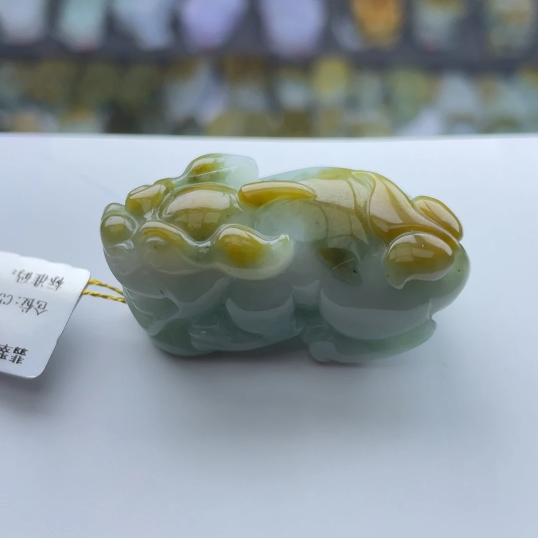 翡翠未镶嵌颈饰白*貔貅