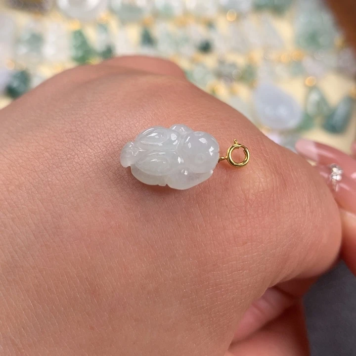 翡翠颈饰18K金镶嵌小玉兔