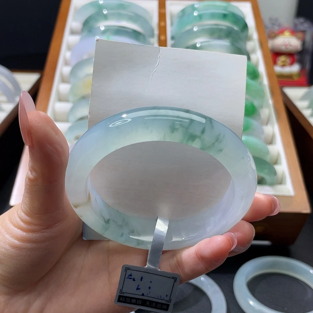 翡翠未镶嵌手镯56.8冰胶飘花