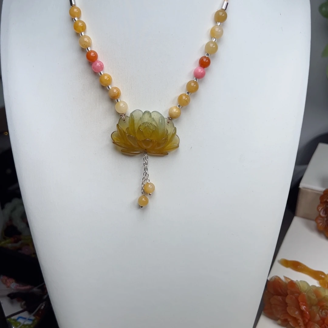 蛇纹石玉未镶嵌颈饰