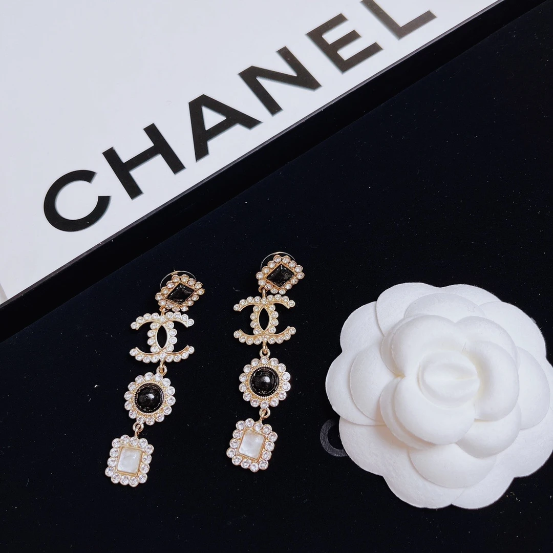 95新 Chanel/香奈儿 柚礼中古/香奈儿黑白莱茵石扫肩耳夹LZ501107