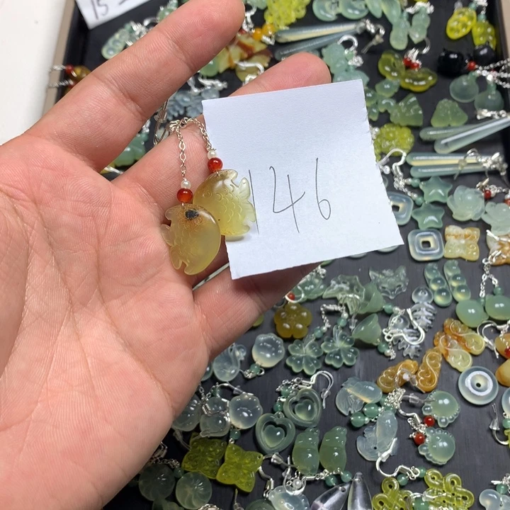 虎***婆蛇纹石玉合金耳钉