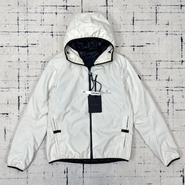 未使用 MONCLER KYTO 米白色连帽轻薄款羽绒服 2码 1548