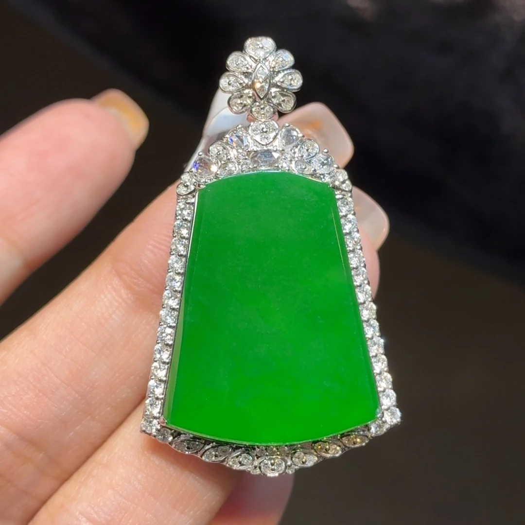 翡翠18K金镶嵌颈饰天然缅甸翡翠