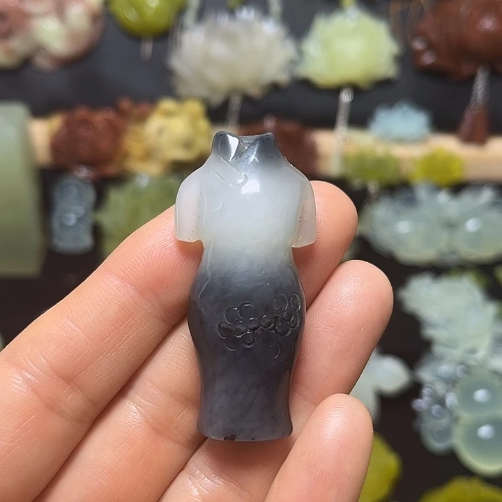蛇纹石玉未镶嵌颈饰