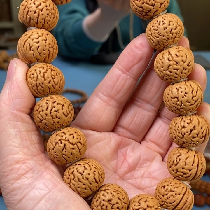 桃核吊坠18颗手持桃核