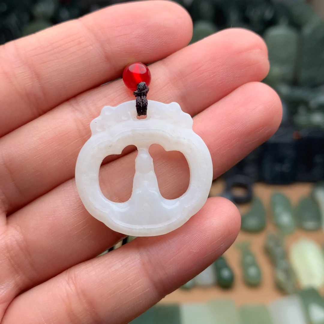 和田玉未镶嵌颈饰挂件73