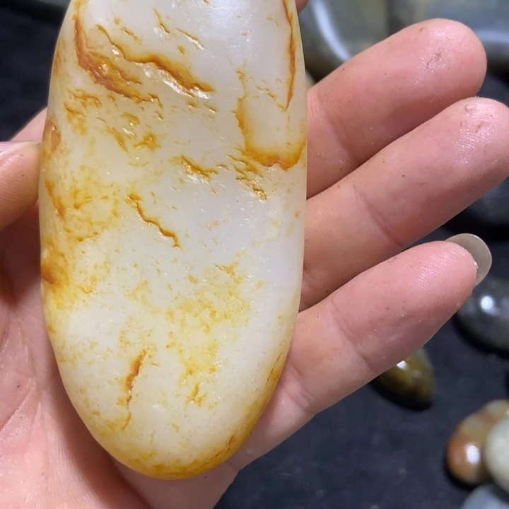 江***元未镶嵌和田玉（糖玉）挂件