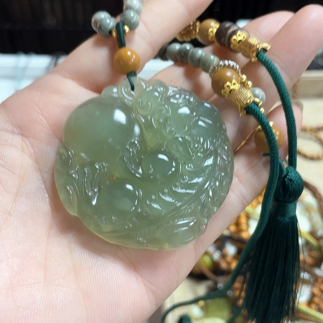 蛇纹石玉颈饰未镶嵌