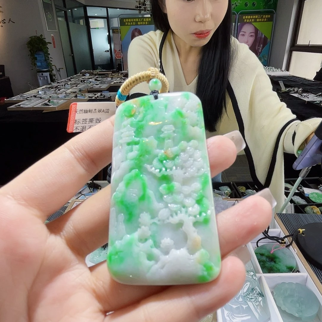 颈饰未镶嵌翡翠一个