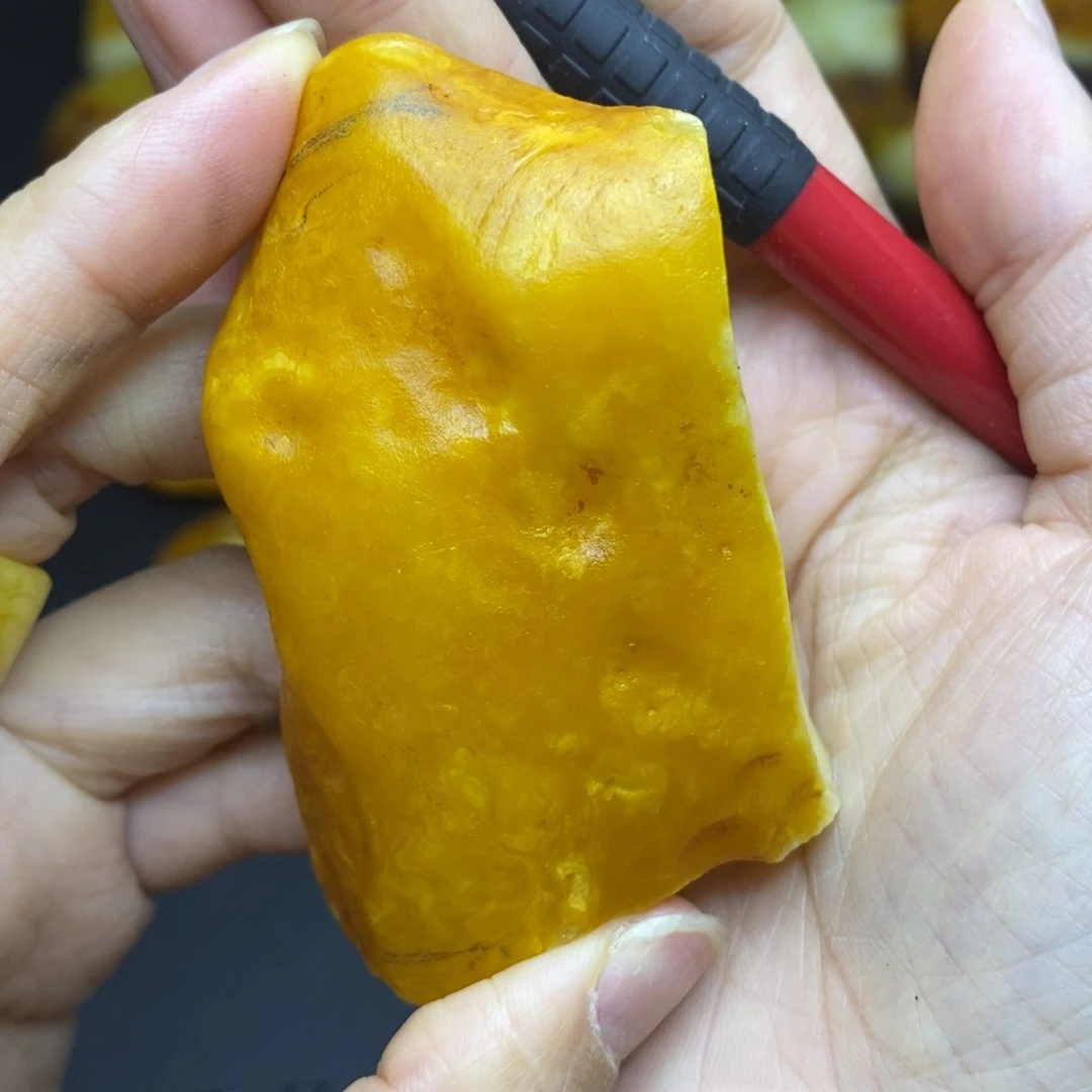 未镶嵌颈饰琥珀强****墙胖