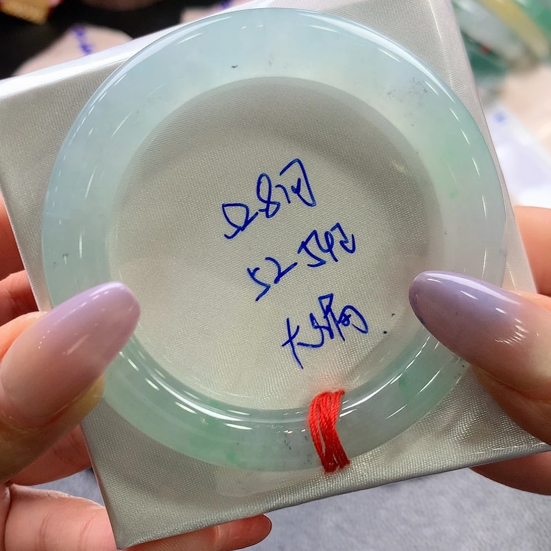 翡翠未镶嵌手镯52.8圆