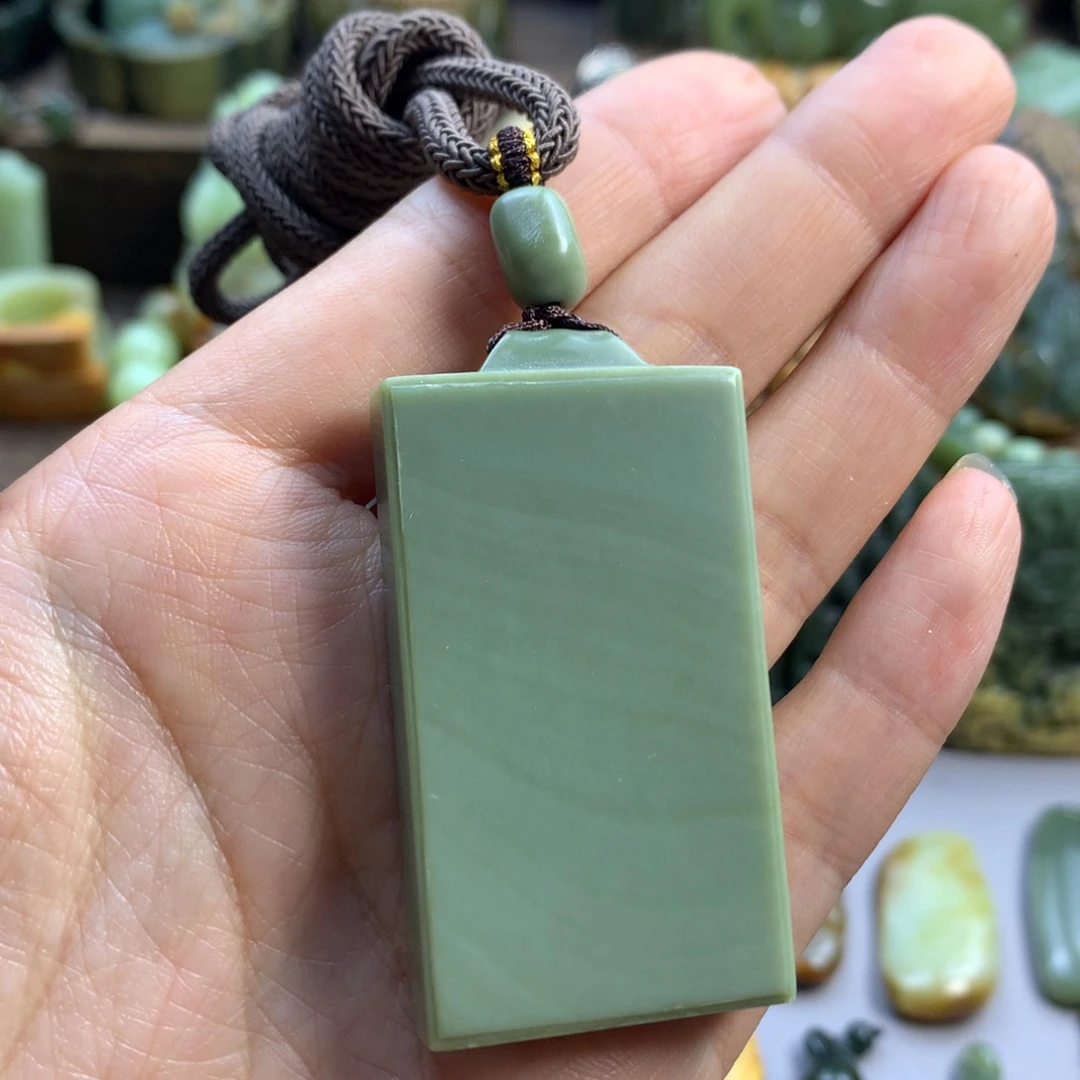 夏***桦岫岩老玉（透闪石质玉）未镶嵌珠宝奇石