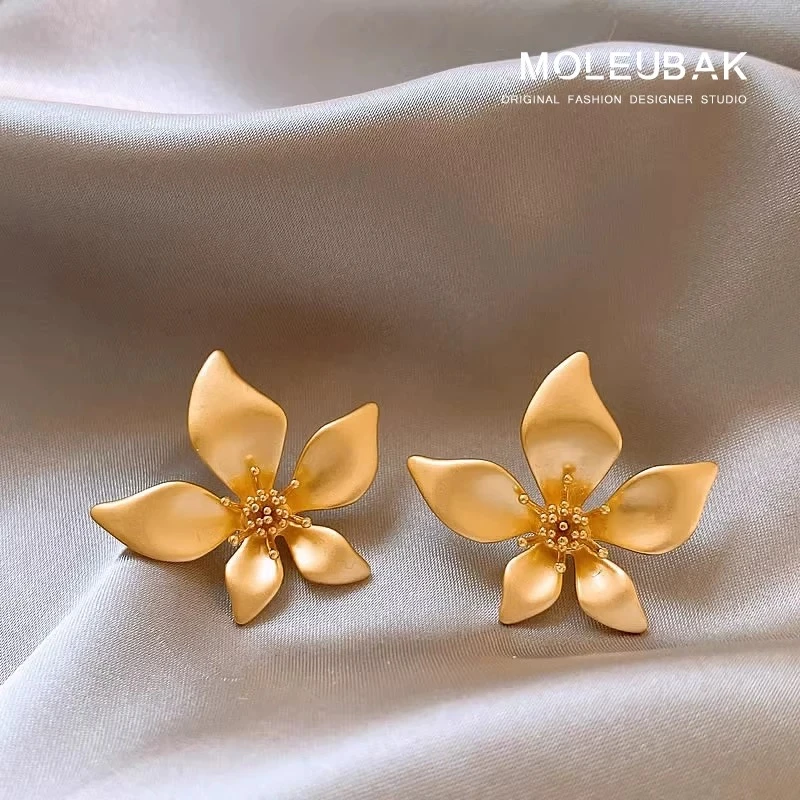 黛芙琦/黛芙琦 铜合金耳饰 金银撞色光面立体花瓣耳饰铜镀真金