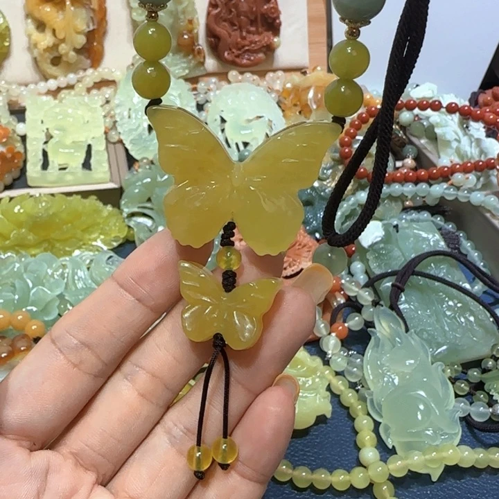 未镶嵌蛇纹石玉吊坠