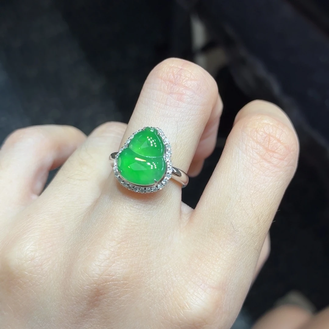颈饰18K金镶嵌翡翠