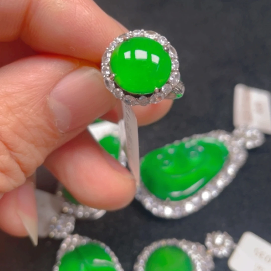 【闪购商品】颈饰银S925镶嵌翡翠戒指