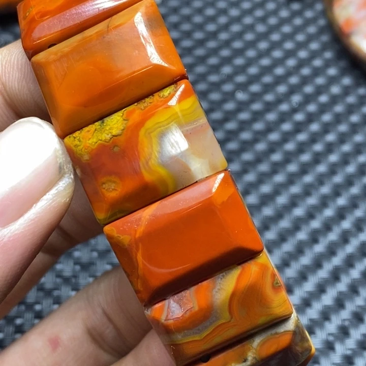 玛瑙/玉髓颈饰未镶嵌史****2