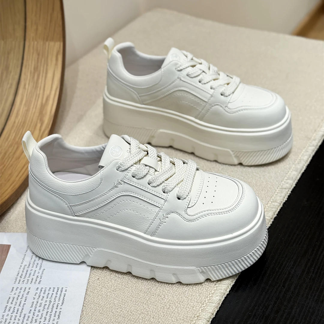 真皮韩版轻便增高松糕小白鞋女2025新款秋潮流厚底配裙子休闲板鞋