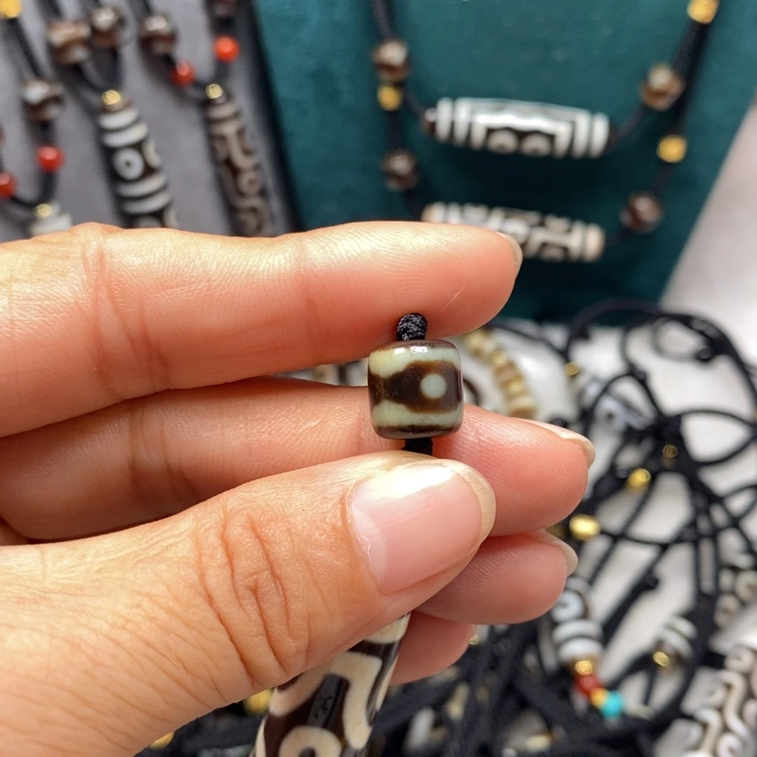 玛瑙/玉髓颈饰合金晋**画