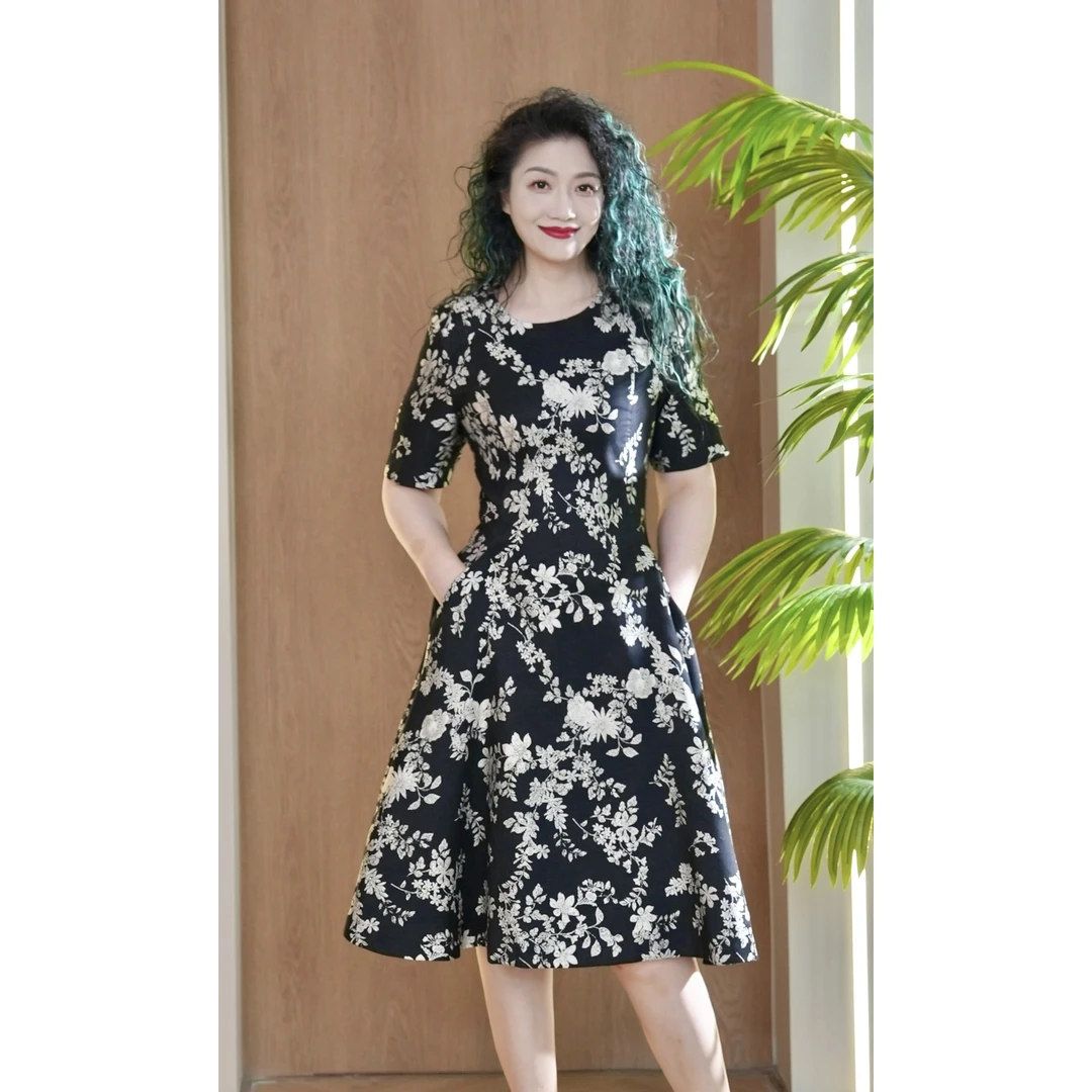 【六丑】新款气质时尚修身显瘦黑底白花羽毛裙型连衣裙407LYQ0568