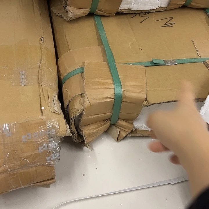 彤***爱彤宝80×40×132柜子清仓不退不换瑕疵