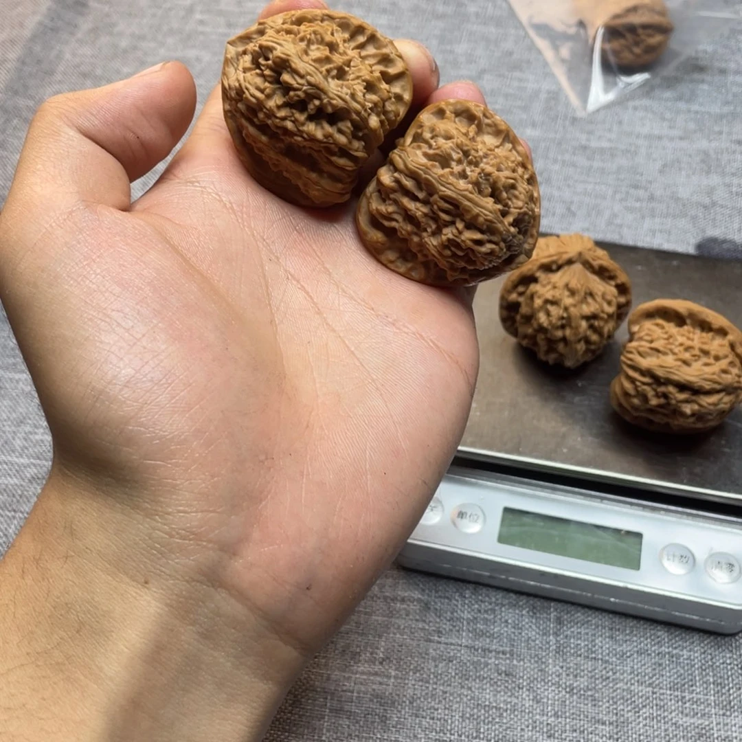 文玩核桃把件三角白 288