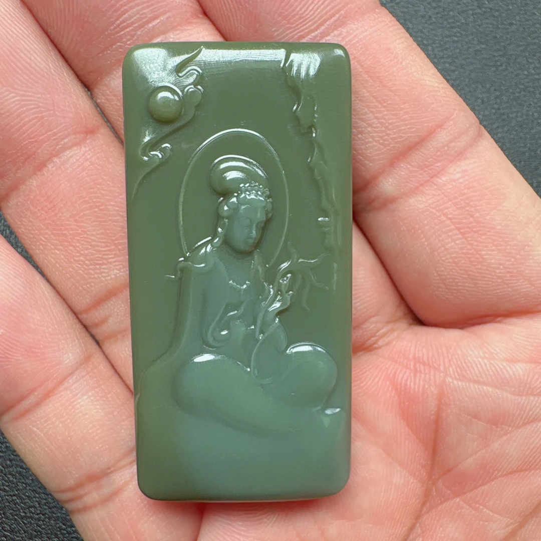 和田玉双色沙枣青观音牌子