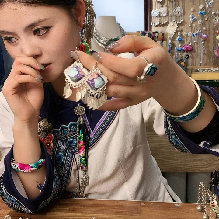 花岗石铁合金耳环