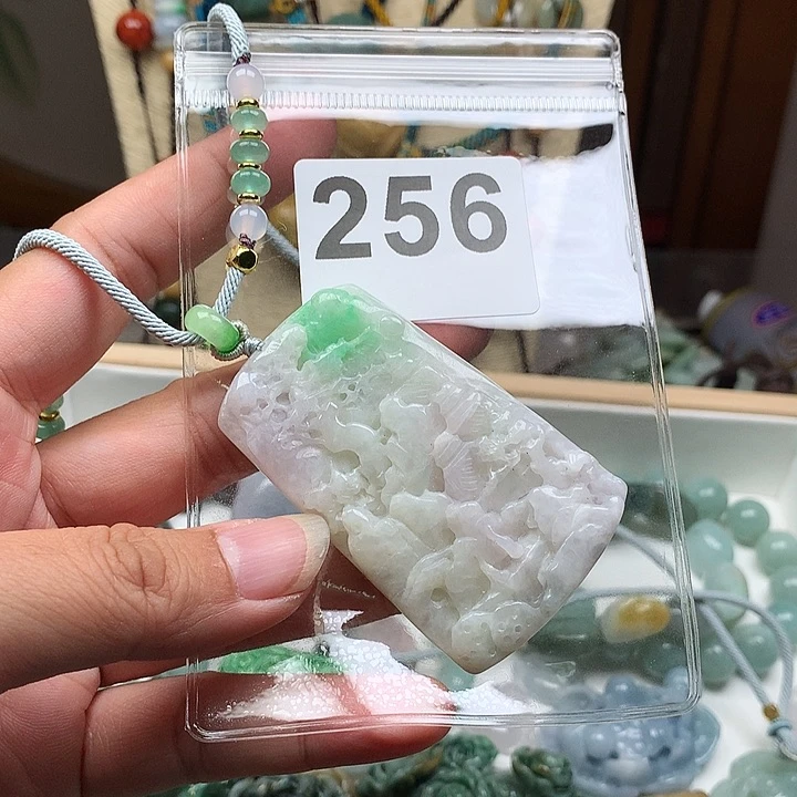 翡翠颈饰未镶嵌?****?翡翠