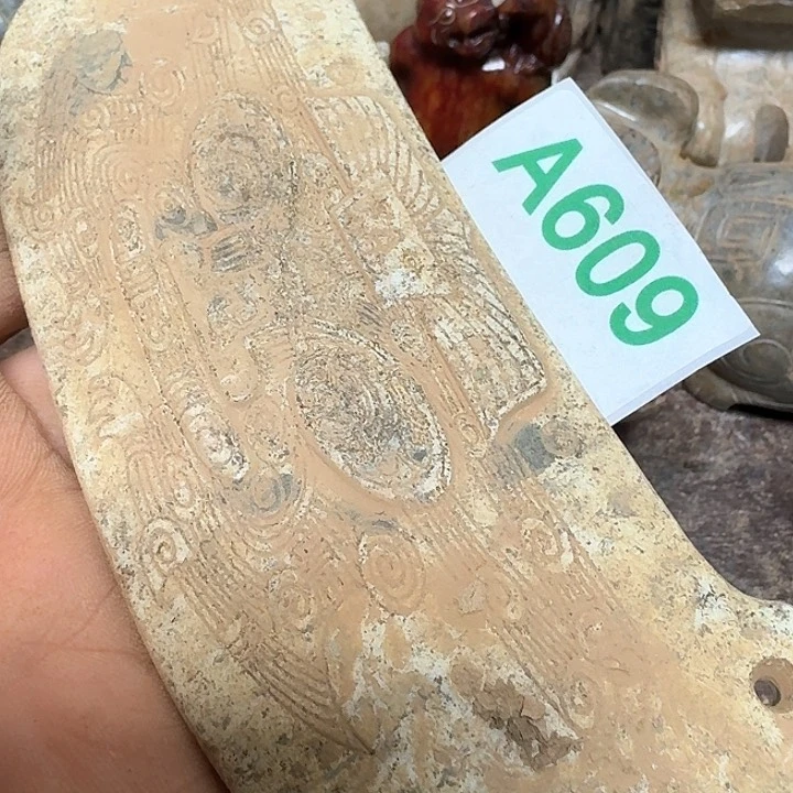 蛇纹石玉颈饰未镶嵌兰*阁