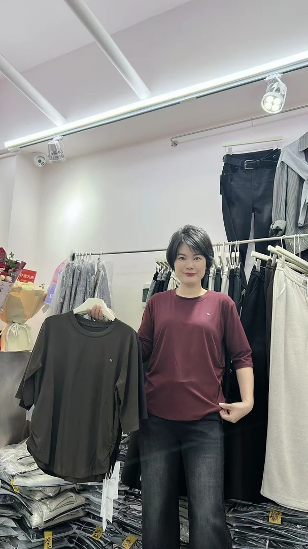 115款时尚百搭圆领中袖女款上衣
