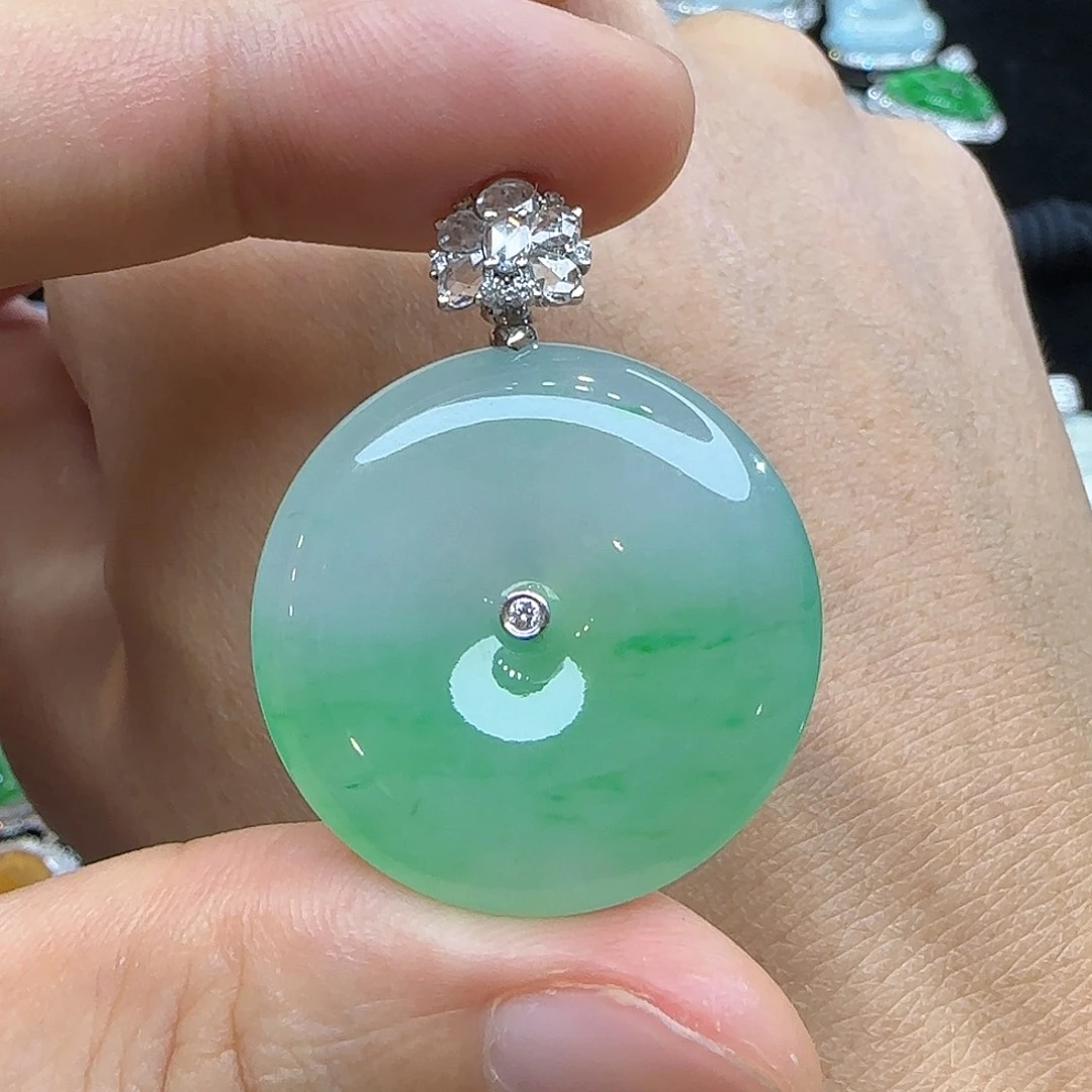 颈饰18K金镶嵌翡翠天然翡翠