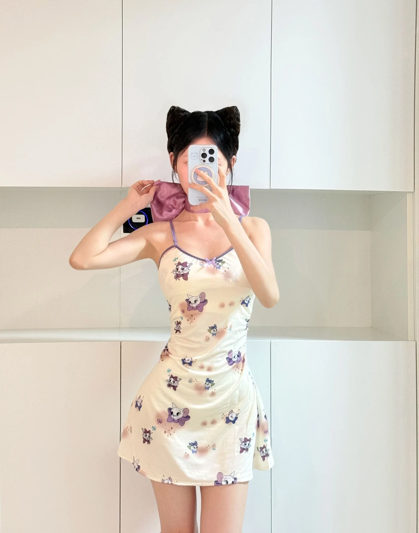 萤火之森【梦中情喵】性感睡裙2025新款纯欲带胸垫聚拢显瘦睡裙睡衣