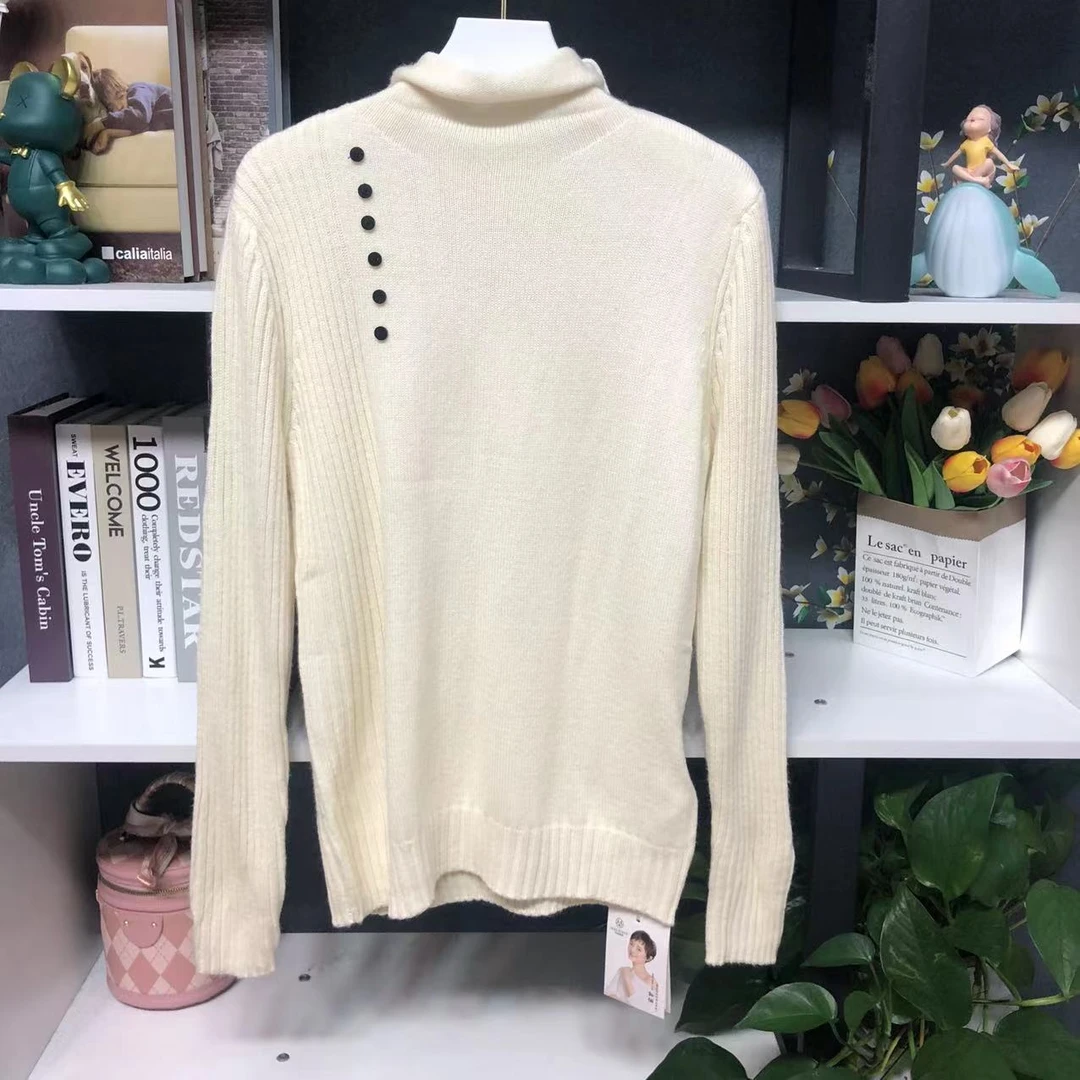 ML6039【品牌撤柜】时尚高领白色斜排扣竖条纹理毛衣