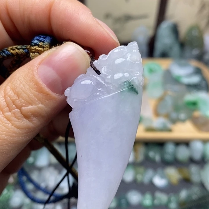 心***依翡翠未镶嵌颈饰龙牙