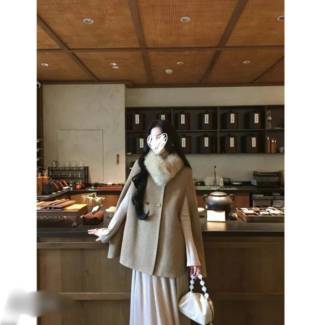 【安心推荐】留洋大小姐秋冬高级感披斗篷毛领+修身长袖裙子三件套