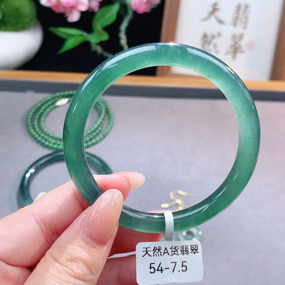 未镶嵌手镯（圆镯）翡翠