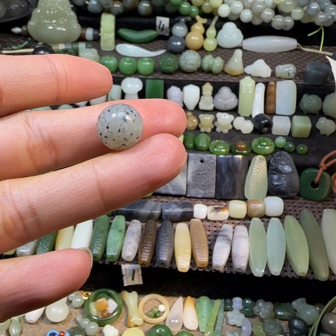 和田玉未镶嵌颈饰12mm单珠青花点墨