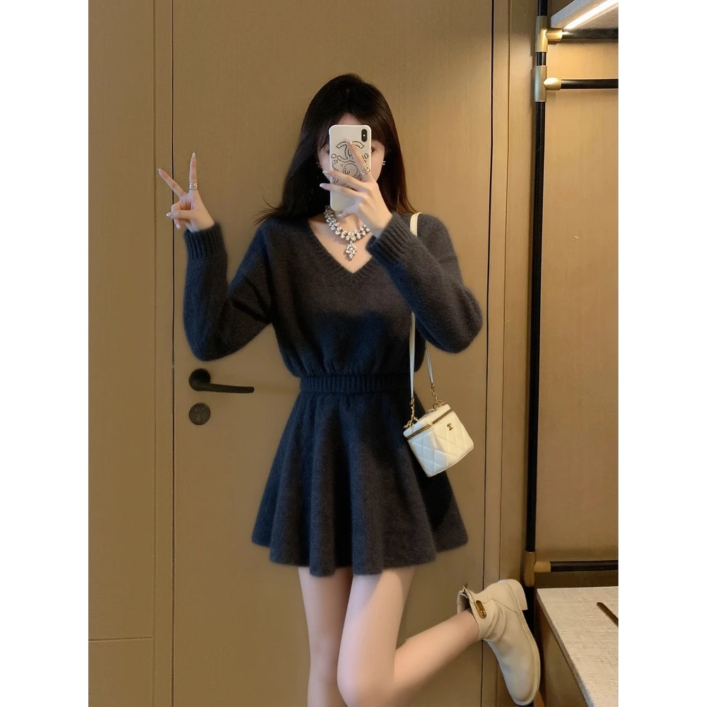 2025秋冬季新款套装女V领气质显瘦针织毛衣搭配A字针织短裙两件套