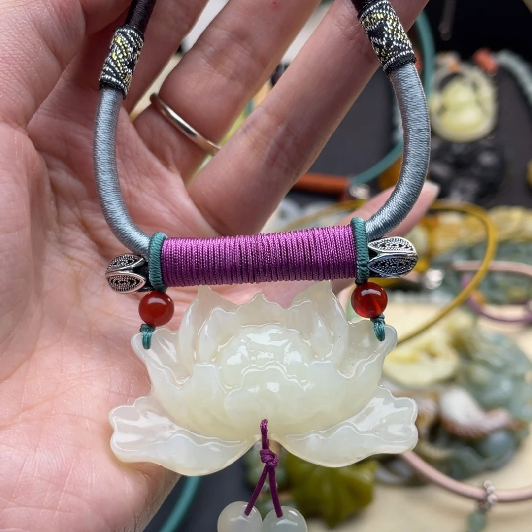 蛇纹石玉颈饰未镶嵌