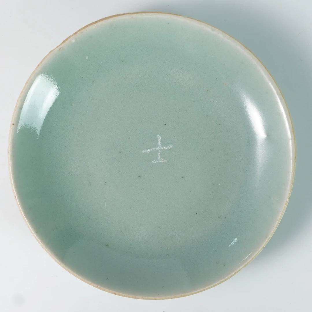 LABC250717013【十竹斋】 清中期豆青釉赏盘