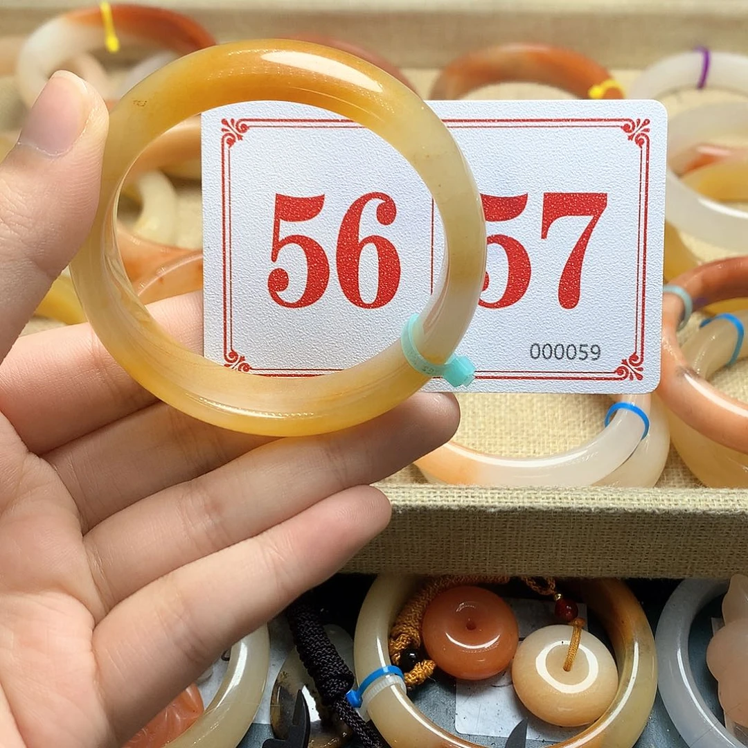 未镶嵌石英质玉（黄龙玉）手镯