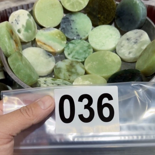 鹏***辉蛇纹石玉未镶嵌珠宝奇石