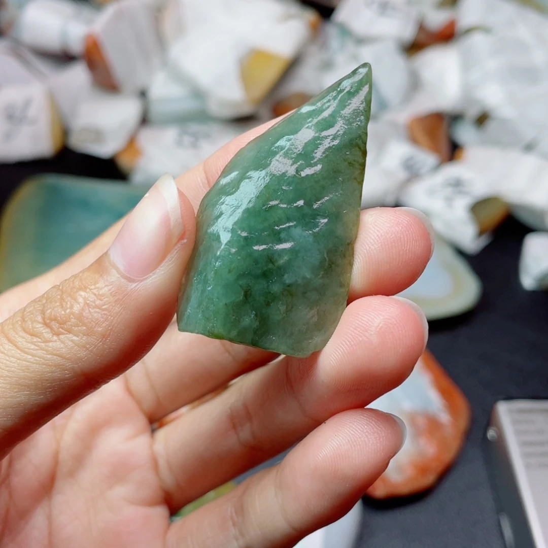 孤***人翡翠未镶嵌颈饰翡翠