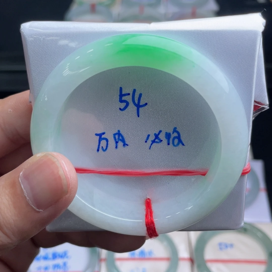 翡翠手镯未镶嵌翡翠手镯
