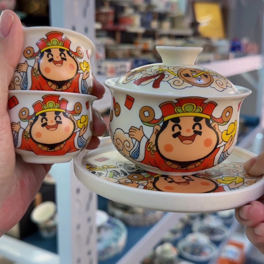 瓷片盖碗很精致很好看