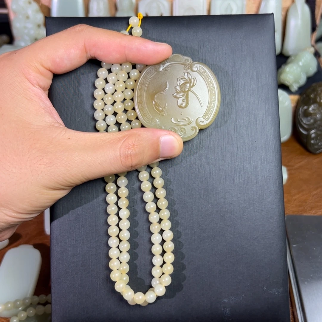 ****清颈饰未镶嵌和田玉（青白玉）